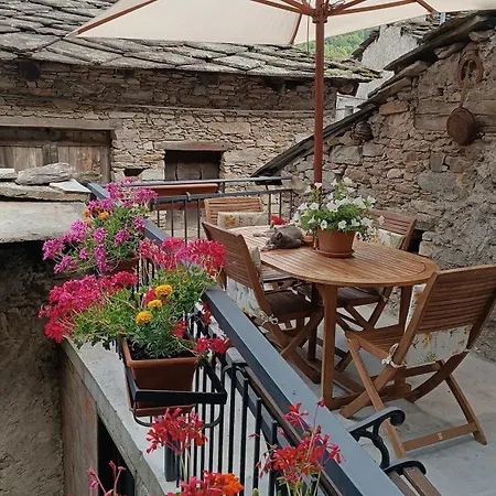 Medieval Hamlet Malpertus לינה וארוחת בוקר Bobbio Pellice