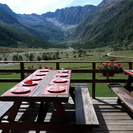 Medieval Hamlet Malpertus 3*