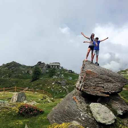 Medieval Hamlet Malpertus 3*