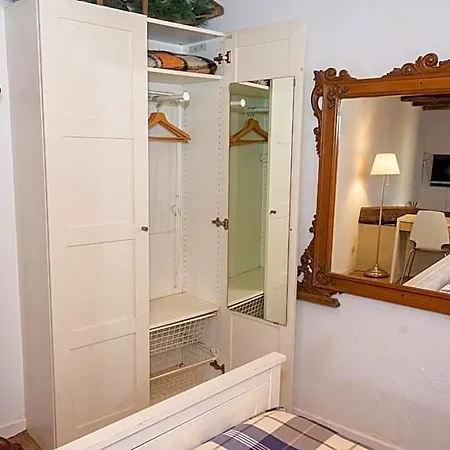 Medieval Hamlet Malpertus Bed & Breakfast 3*