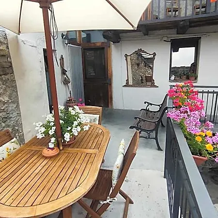 Bed & Breakfast Medieval Hamlet Malpertus