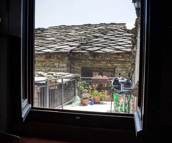 Bed and breakfast Medieval Hamlet Malpertus 3*