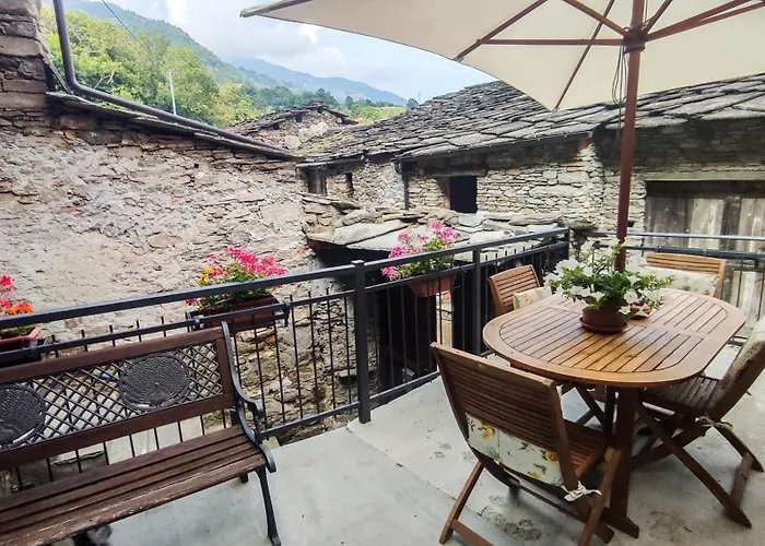 Medieval Hamlet Malpertus Bed and breakfast